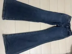 GU ダークブルーフレアデニムパンツ