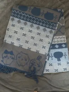 ちいかわ　うさぎ　キャラクター柄 マフラー グレー系