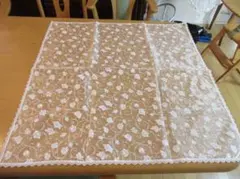 ハンドメイド　花柄刺繍　 大判テーブルクロス　新品未使用148×144cm 豪華刺繍 大型丸型テーブルクロス かわいい花柄