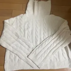 ホワイト ケーブル編み タートルネック セーター Lサイズ