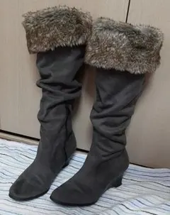 モコモコファーが可愛い♪ロングブーツのサムネイル
