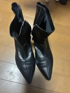 ブラックポインテッドトゥブーティ