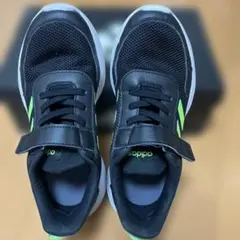 adidas キッズ用ランニングシューズのサムネイル