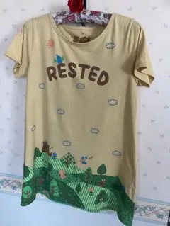 roug ラフ　レディースロングTシャツ　くすみイエロー　森のくまさんデザインのサムネイル
