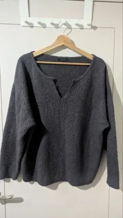 JEANASIS　チャコールグレー　キーネック　ニット