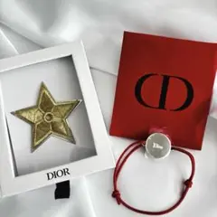 Diorノベルティ　２点セット　ラッキーチャームブレスレット＆ピンバッジ
