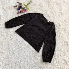 『earth music&ecology』ドット長袖ブラウスシャツ　ボリューム袖