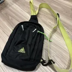 adidas ボディバッグ 黒/黄緑