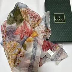 グッチ　スカーフ　大判　シルク100%　花柄　約81cm×81cm