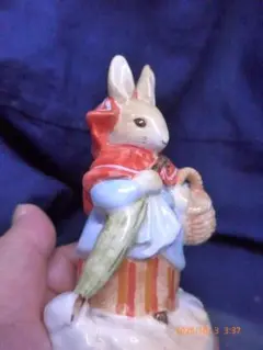 ピーターラビットの陶器のオルゴールです。曲名はよくわかりません。
