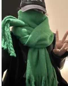 大判マフラーグリーン レディース　暖かい　カジュアル　ふわふわボリューム　緑