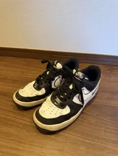 NIKE AIR FORCE 1 ブラック ホワイト スニーカー