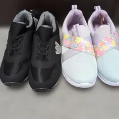 【23㌢】キッズ スニーカー 2足セット ブラック 花柄のサムネイル