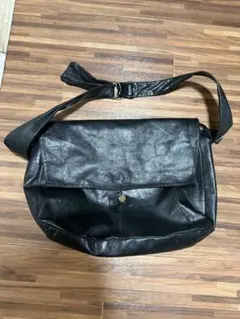 ブラックレザーショルダーバッグ