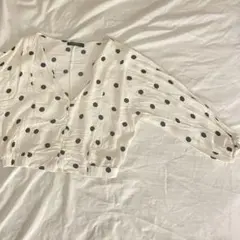 ホワイト・ドット柄Vネックシャツのサムネイル