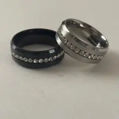 ストーン付きリングセット 黒と銀