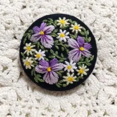 53.刺繍ブローチ　ハンドメイド
