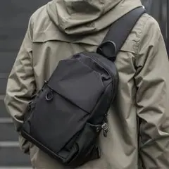 tomtoc 10L ボディバッグ スリングバッグ MacBook収納 ブラック - メルカリ