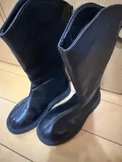 黒いジッパー付きブーツ　18cm〜19cm