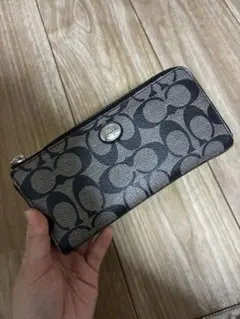 COACH シグネチャー 長財布 ラウンドファスナーのサムネイル