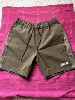 [価格値下げ]TFW49 ショートパンツ カーキ Mサイズのサムネイル
