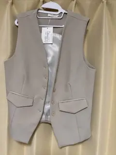 ベージュ ノースリーブ ベスト