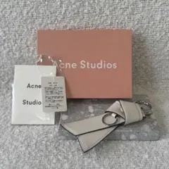 Item thumbnail for item 22427aff-e4e8-4407-921a-422ab8cf747c