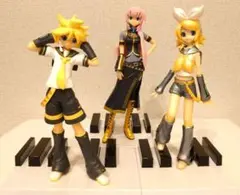 VOCALOID フィギュア 3体セット 鏡音リン 鏡音レン 巡音ルカ VOCALOID フィギュア 3体セット 鏡音リン 鏡音レン 巡音ルカ - メルカリ