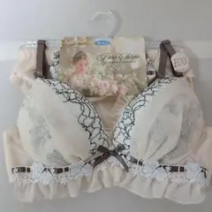 新品 クリーム色 ブラジャーショーツセット B70 M