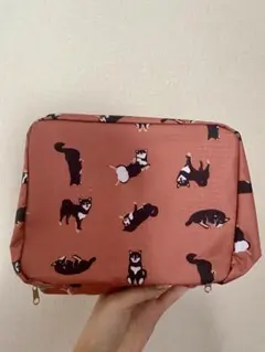 黒柴犬柄ポーチ