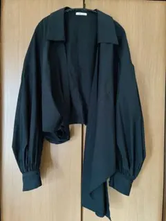 オーバーサイズ 黒 クロップドシャツ バルーンスリーブ