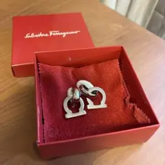 ferragamo フェラガモ ラインストーンピアス シルバーカラー 新品 箱付