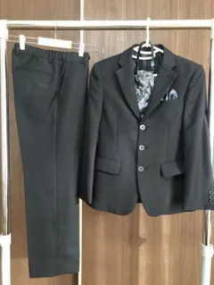 フォーマルスーツ 140cm 黒ストライプ ネクタイ付き