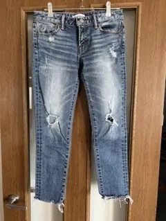 マウジー　裾切りっぱなしクロップドデニム