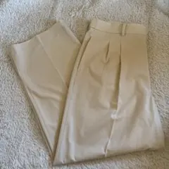 UNIQLO ユニクロ　アイボリーパンツ　タックワイドパンツ