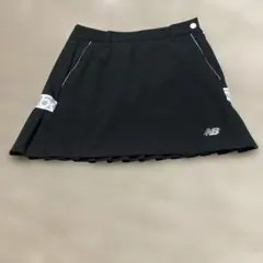 New Balance ブラック プリーツスカート