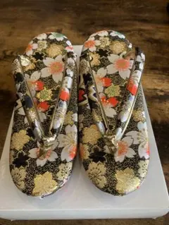 【美品】草履　七五三　7歳　黒地　金色白色　花柄