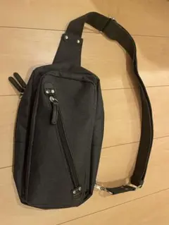 ボディバッグ メッシュとキャンバス