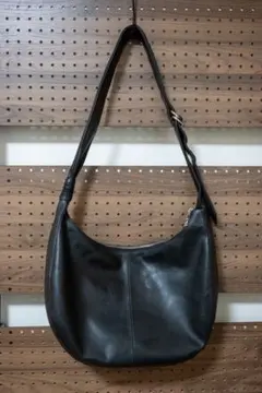 tk.TAKEO KIKUCHI リアルレザーラウンドショルダーバッグ