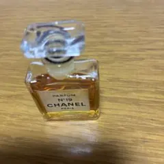 CHANEL N°19 PARFUM 香水