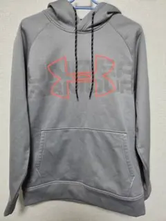 アンダーアーマー　UNDER ARMOUR　パーカー　グレー　でかロゴ　Sのサムネイル