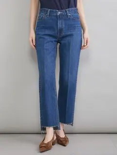 【美品】mila owen　センタープレス裾段差デニムパンツのサムネイル
