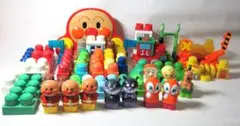 【廃盤品】アンパンマン　ブロックバケツ 10体つき