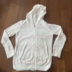 ホワイトフード付きジップアップルームウェア