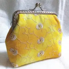 ハンドメイド　がま口ポーチ　小物入れ　刺繍花柄