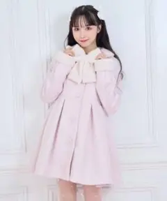 Honey Cinnamon ボアリボン付きフレアコート ピンク