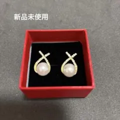 クロスモチーフ イミテーションパールピアス ゴールド　高見え