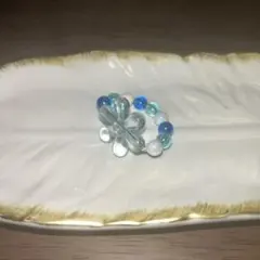 #28 ビーズリング 花モチーフ 水色 青