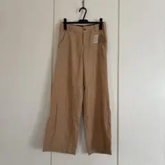 ベージュパンツ