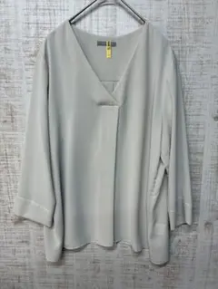 theory luxe Vネック ブラウス ライトグレーのサムネイル